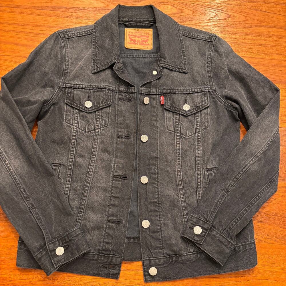 Levi’s women’s black denim Jean button down jacket size small